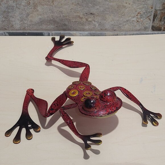 Red Black Metal Frog Sculpture Indoor Outdoor Garden Decor - Picture 7 of 11